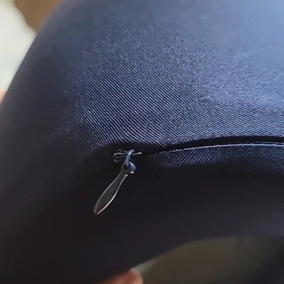 💜 Memory Foam Travel Pillow - Picture 9 of 11